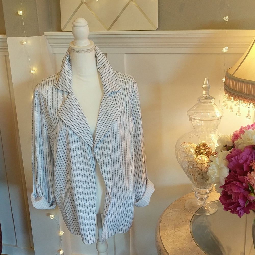 Chico's Creamy White with light blue/navy detail